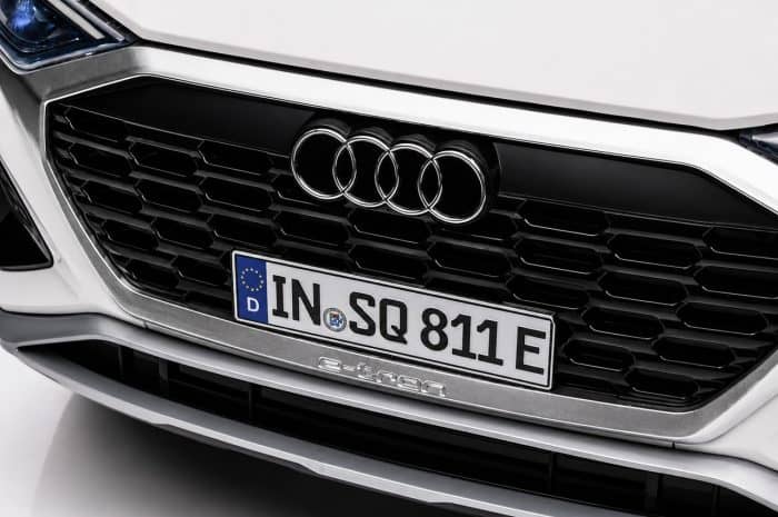 Дитячий електромобіль Audi SQ8 4×4 12V білий з пультом керування Diego – фото 10