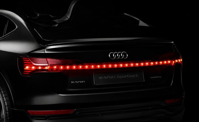 Дитячий електромобіль Audi e-tron 12V чорний з пультом керування Diego – фото 9